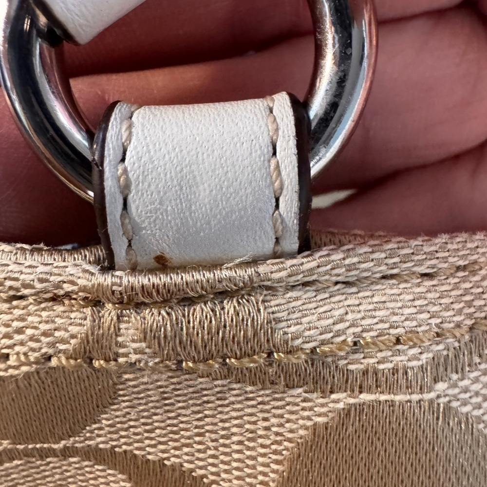 Coach Gallery Signature Tote In Beige and White -Model # M0976-F14670 - Picture 12 of 16